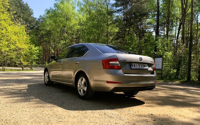 Skoda Octavia cena 29600 przebieg: 209000, rok produkcji 2013 z Strzyżów małe 407